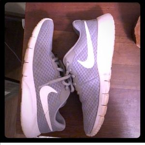Nike tanjuns